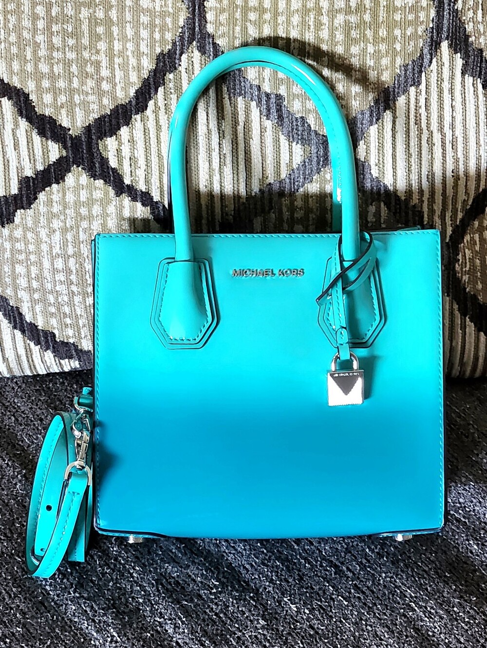 🩵HTF Michael Kors🩵 - Tile Blue Mercer Patent Leather Bag